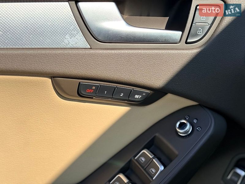 Седан Audi A4 2012 в Львові