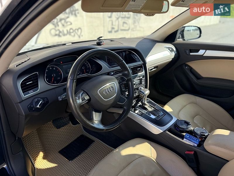 Седан Audi A4 2012 в Львові