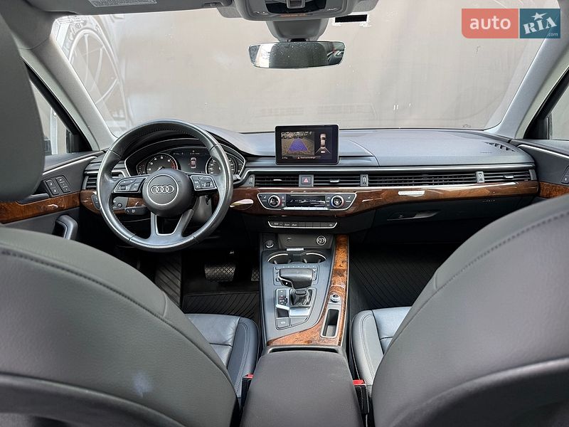 Седан Audi A4 2019 в Львове
