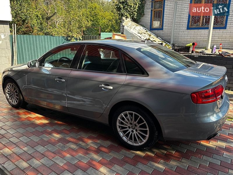 Седан Audi A4 2010 в Києві