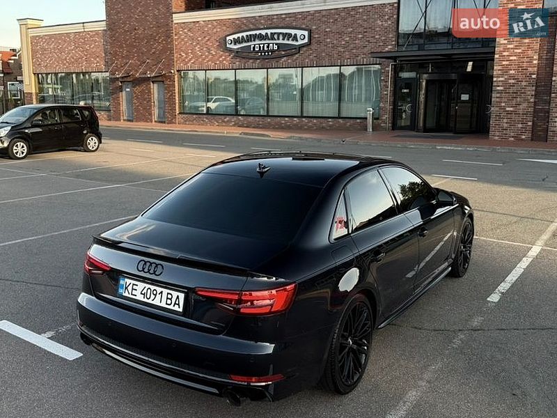 Седан Audi A4 2016 в Киеве