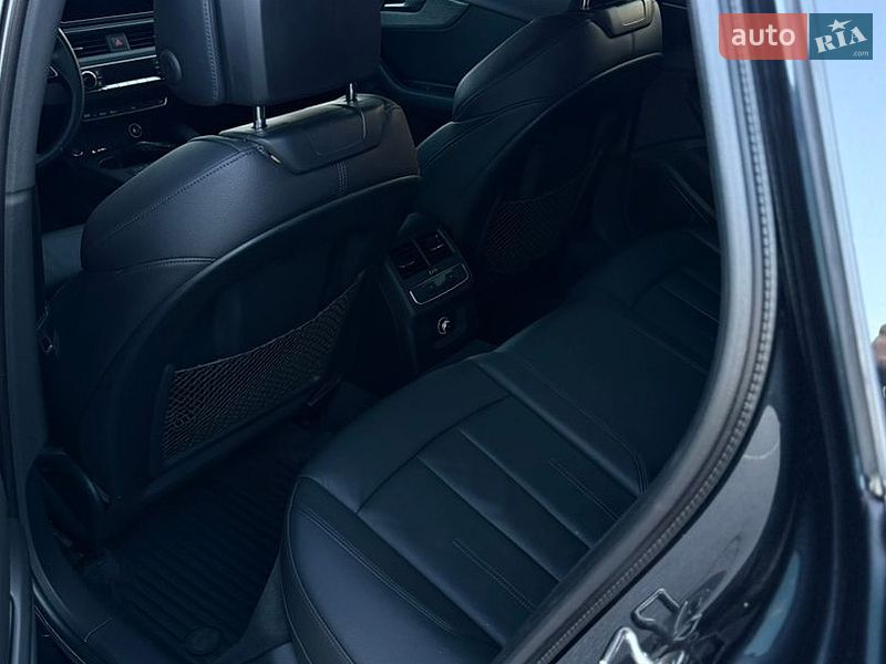 Седан Audi A4 2016 в Киеве