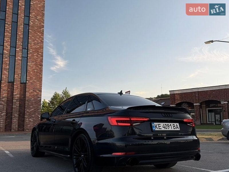 Седан Audi A4 2016 в Киеве