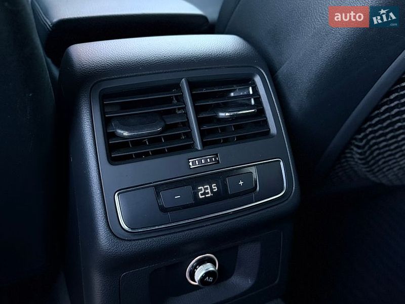 Седан Audi A4 2016 в Киеве