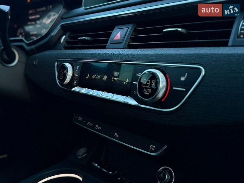 Седан Audi A4 2016 в Киеве
