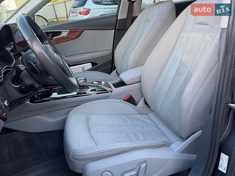 Седан Audi A4 2020 в Львові