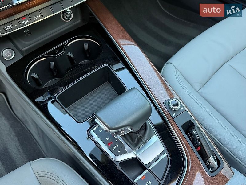 Седан Audi A4 2020 в Львові
