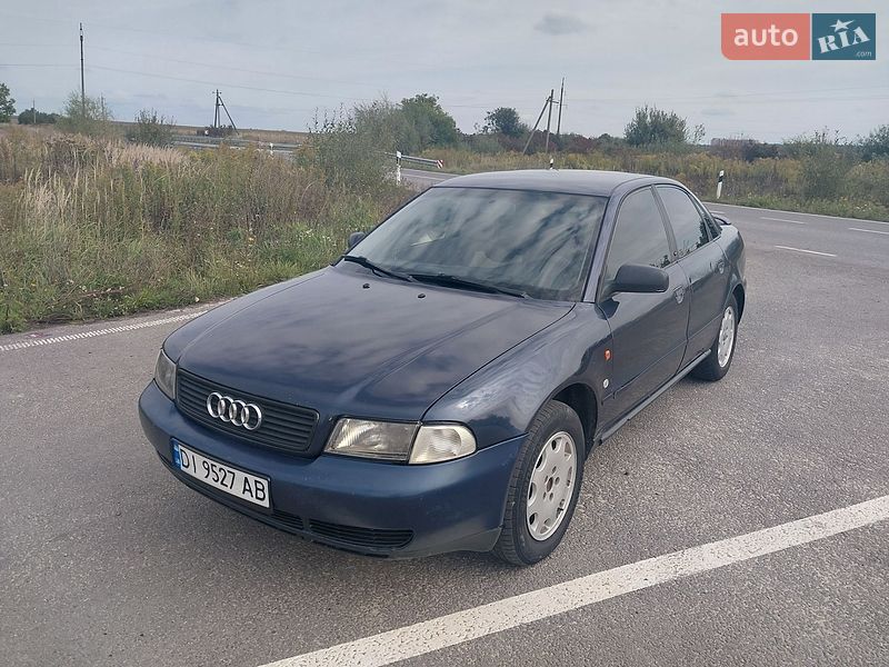Седан Audi A4 1996 в Городке