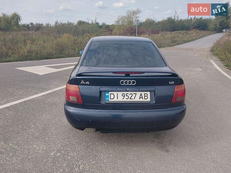 Седан Audi A4 1996 в Городку