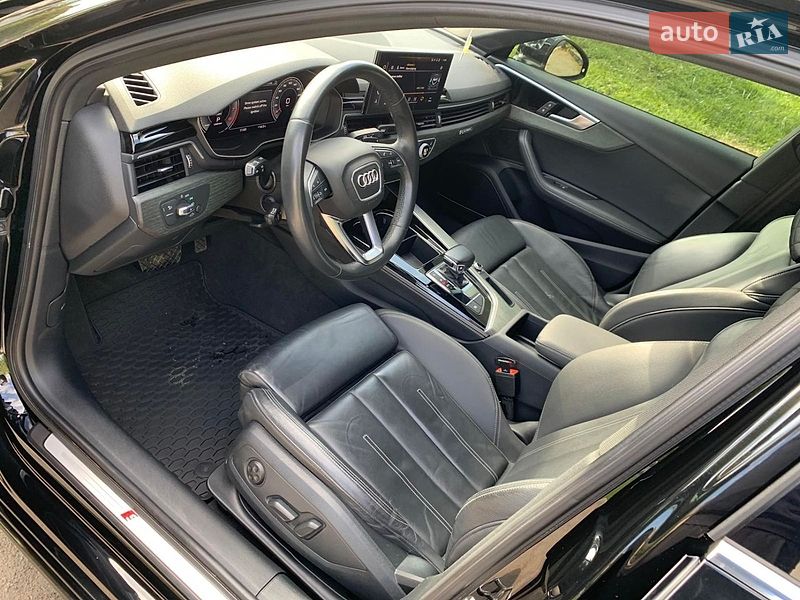 Седан Audi A4 2022 в Бориславі