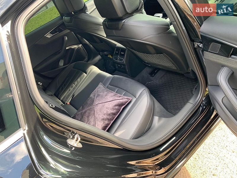 Седан Audi A4 2022 в Бориславі