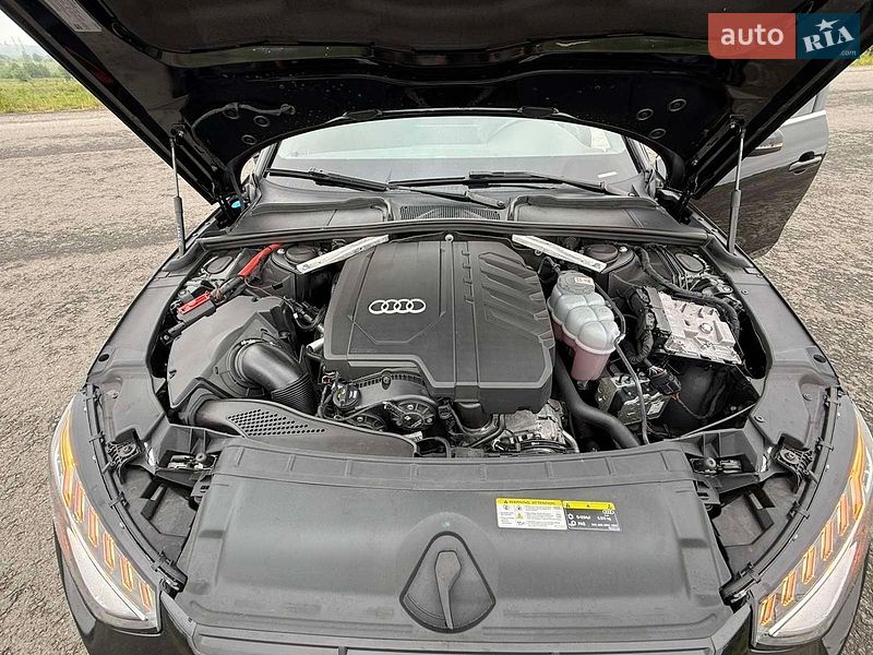 Седан Audi A4 2022 в Бориславі