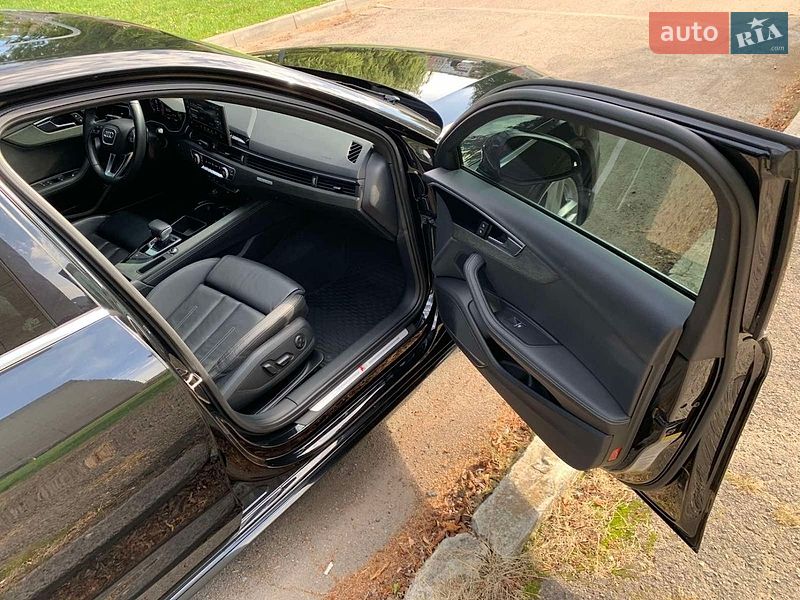 Седан Audi A4 2022 в Бориславі