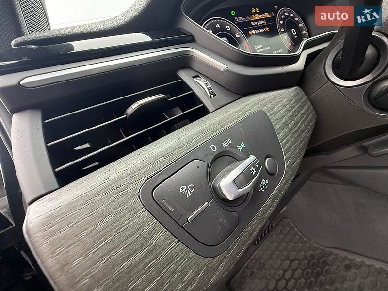 Седан Audi A4 2022 в Бориславі