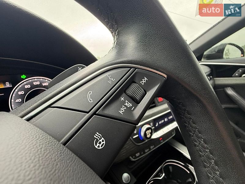 Седан Audi A4 2022 в Бориславі