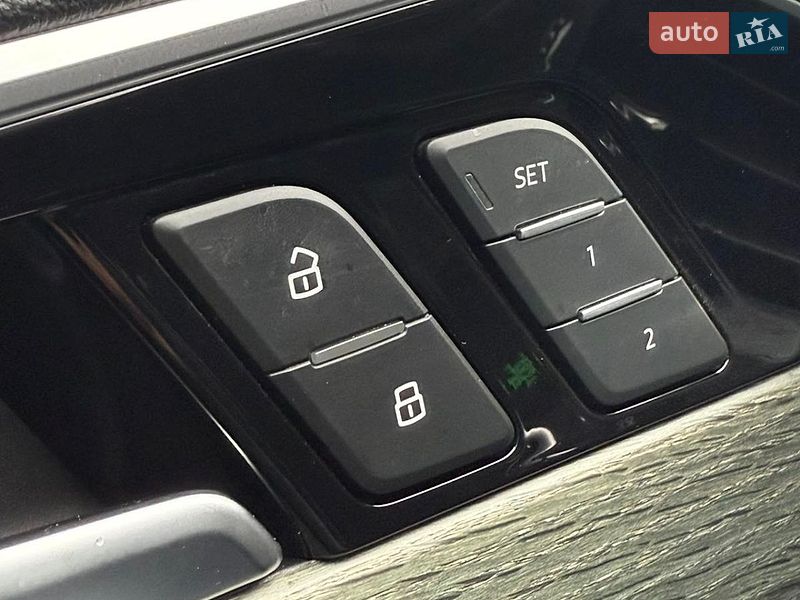 Седан Audi A4 2022 в Бориславі