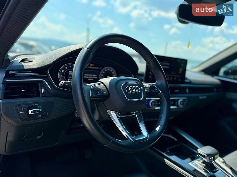 Седан Audi A4 2022 в Бориславі