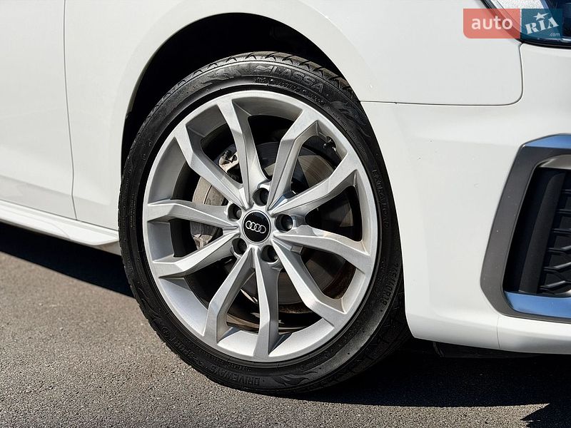 Седан Audi A4 2021 в Киеве