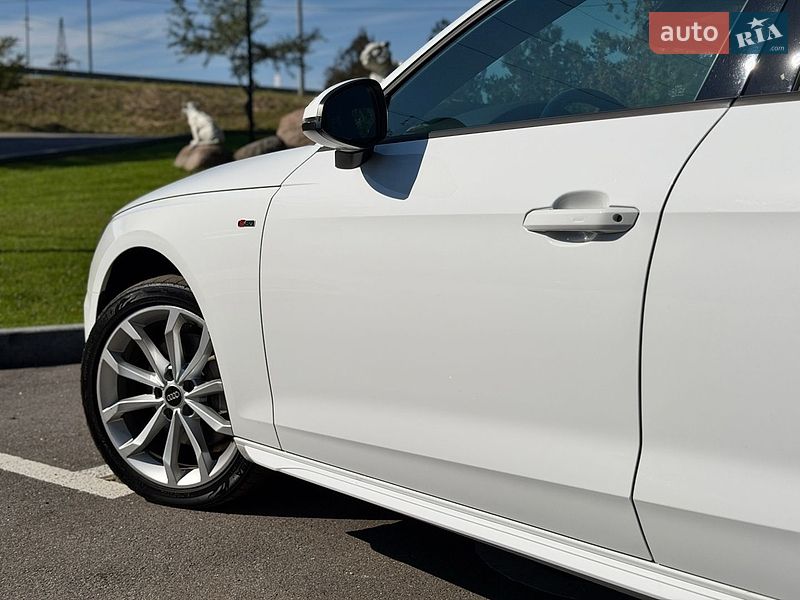 Седан Audi A4 2021 в Киеве