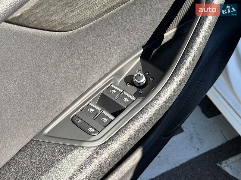 Седан Audi A4 2021 в Киеве