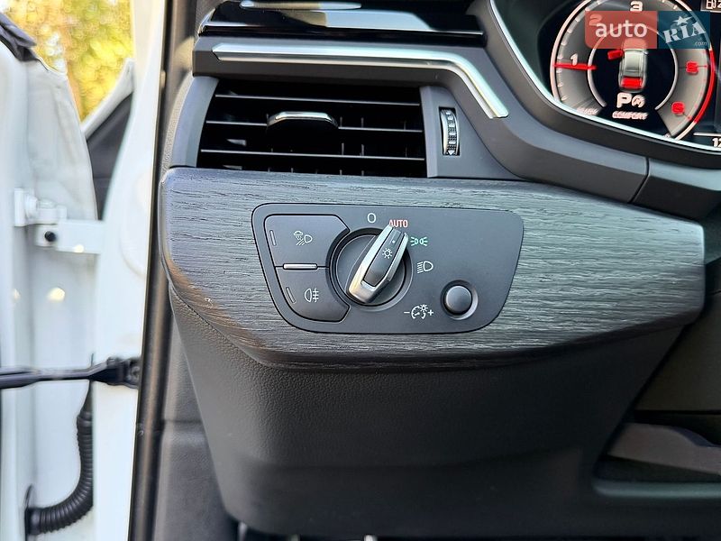 Седан Audi A4 2021 в Киеве