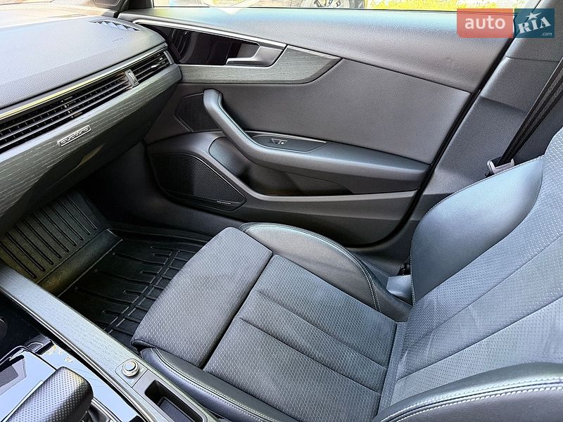 Седан Audi A4 2021 в Киеве