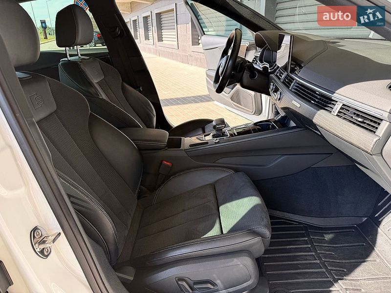 Седан Audi A4 2021 в Киеве