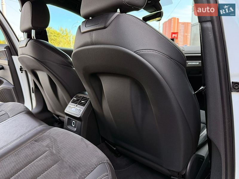 Седан Audi A4 2021 в Киеве