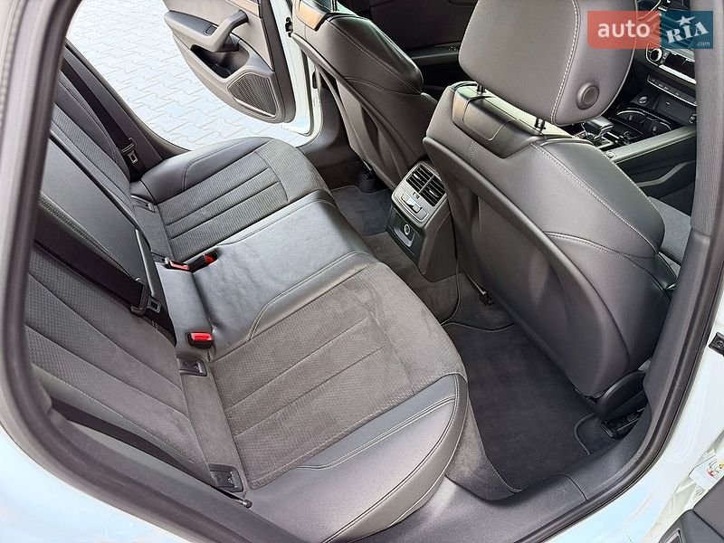 Седан Audi A4 2021 в Киеве