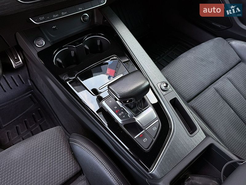 Седан Audi A4 2021 в Киеве