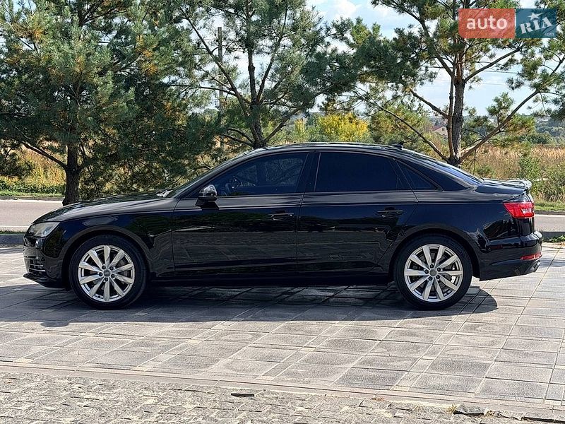 Седан Audi A4 2015 в Львове