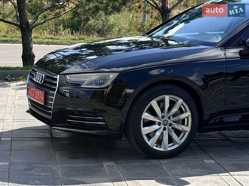 Седан Audi A4 2015 в Львове