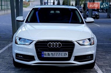 Седан Audi A4 2015 в Львове