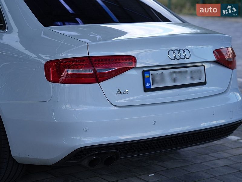 Седан Audi A4 2015 в Львове