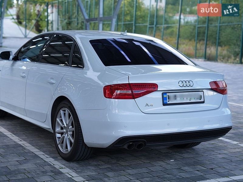 Седан Audi A4 2015 в Львове
