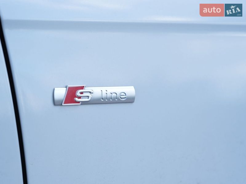 Седан Audi A4 2015 в Львове