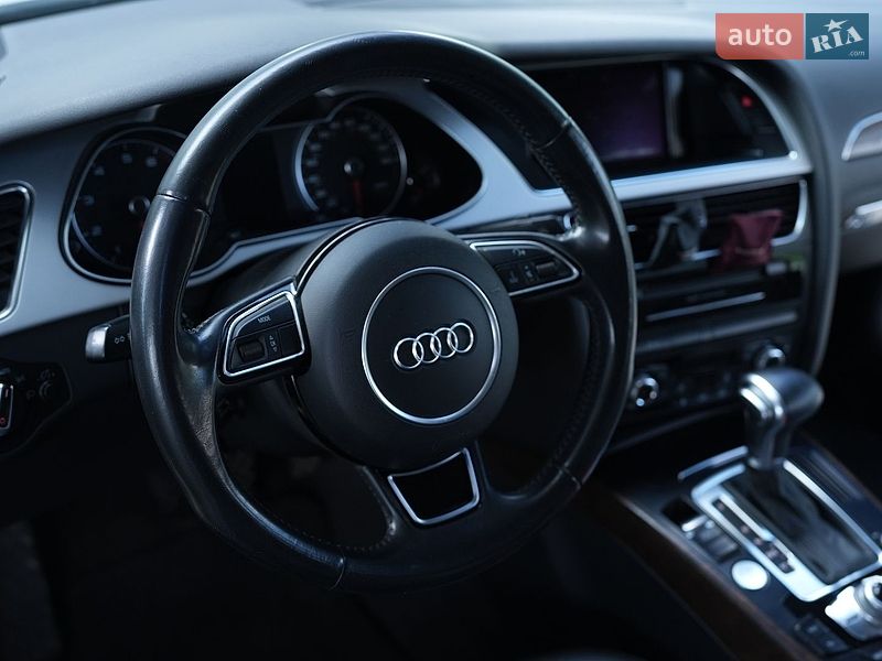 Седан Audi A4 2015 в Львове