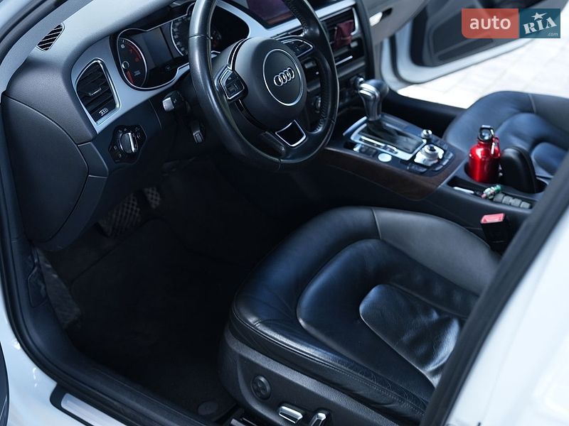 Седан Audi A4 2015 в Львове