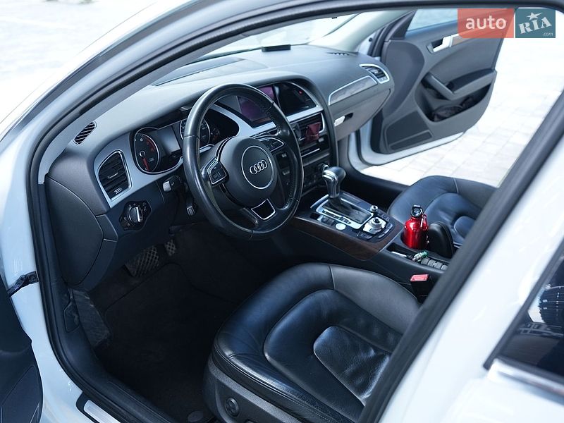 Седан Audi A4 2015 в Львове