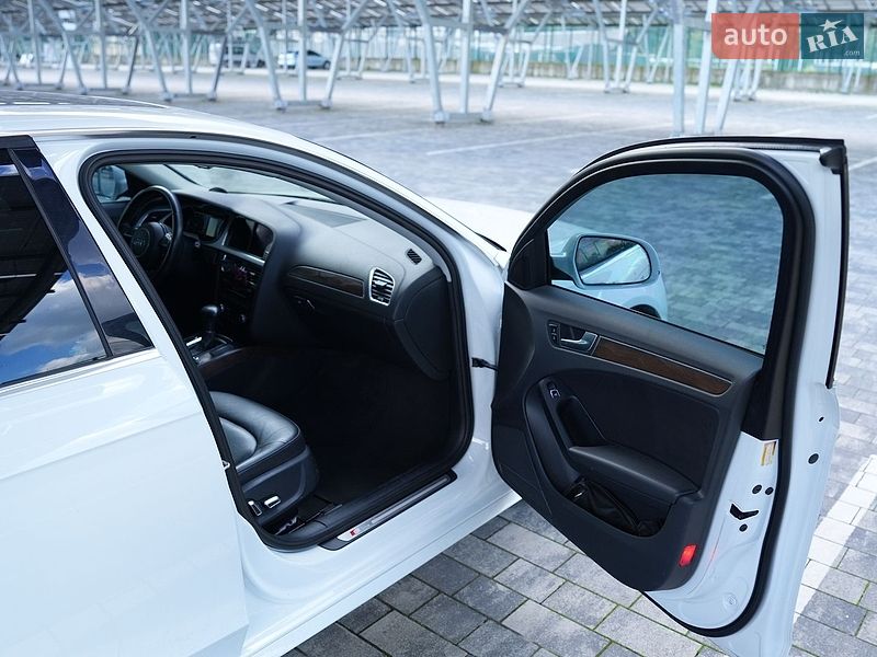 Седан Audi A4 2015 в Львове