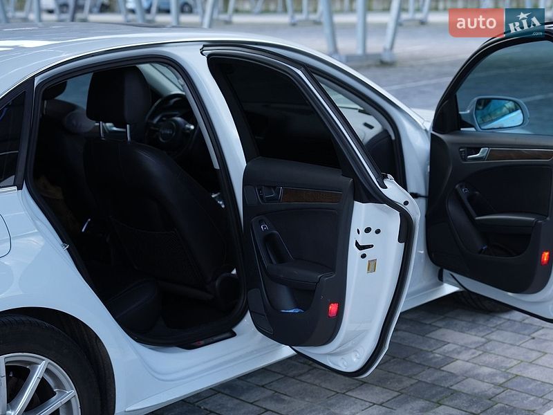Седан Audi A4 2015 в Львове