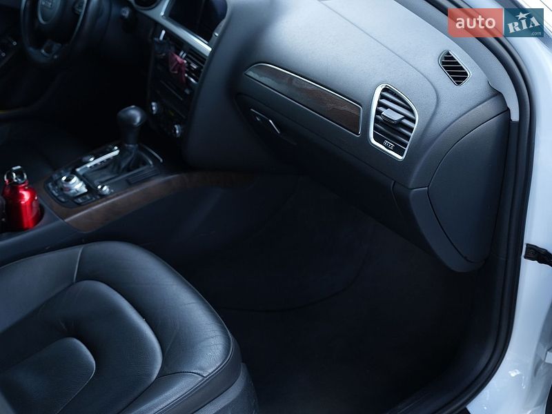 Седан Audi A4 2015 в Львове