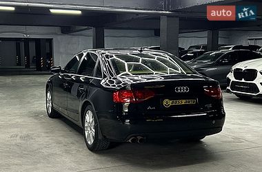 Седан Audi A4 2011 в Чернівцях