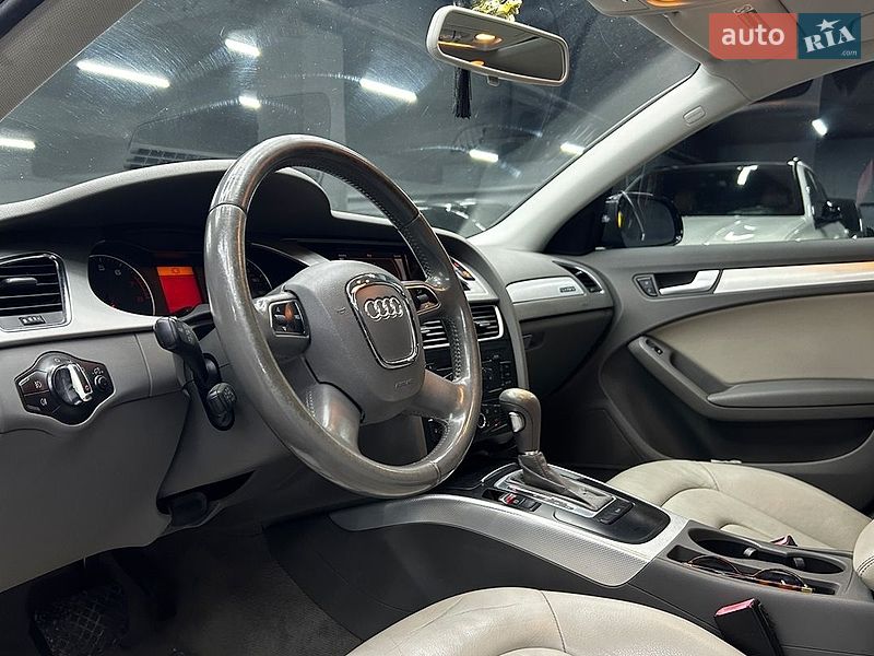 Седан Audi A4 2011 в Чернівцях