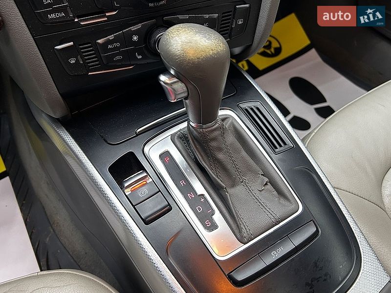 Седан Audi A4 2011 в Чернівцях
