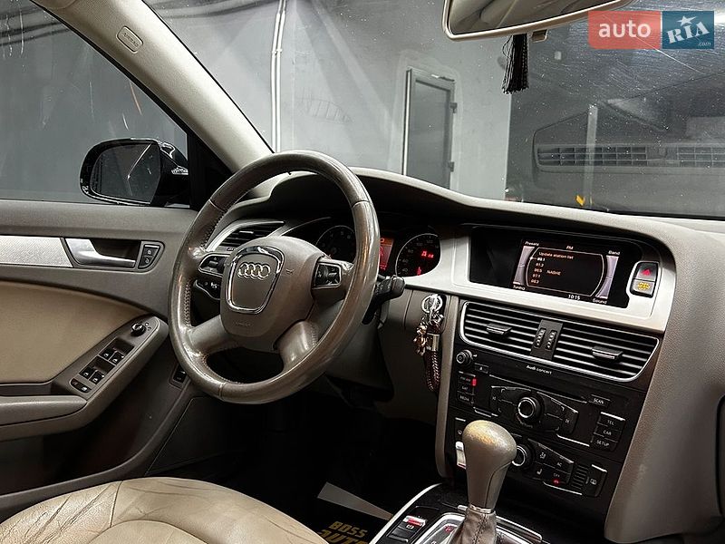 Седан Audi A4 2011 в Чернівцях