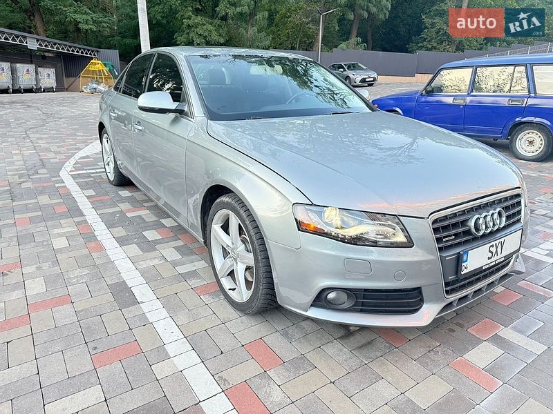 Седан Audi A4 2010 в Обухове