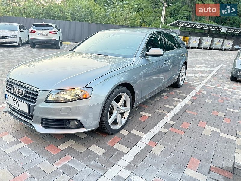 Седан Audi A4 2010 в Обухове
