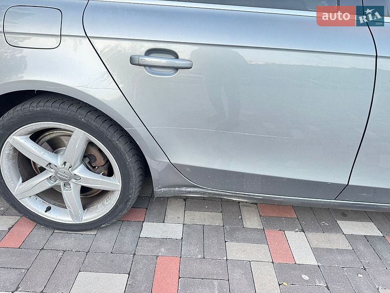 Седан Audi A4 2010 в Обухове