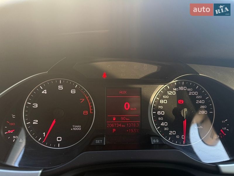 Седан Audi A4 2010 в Обухове